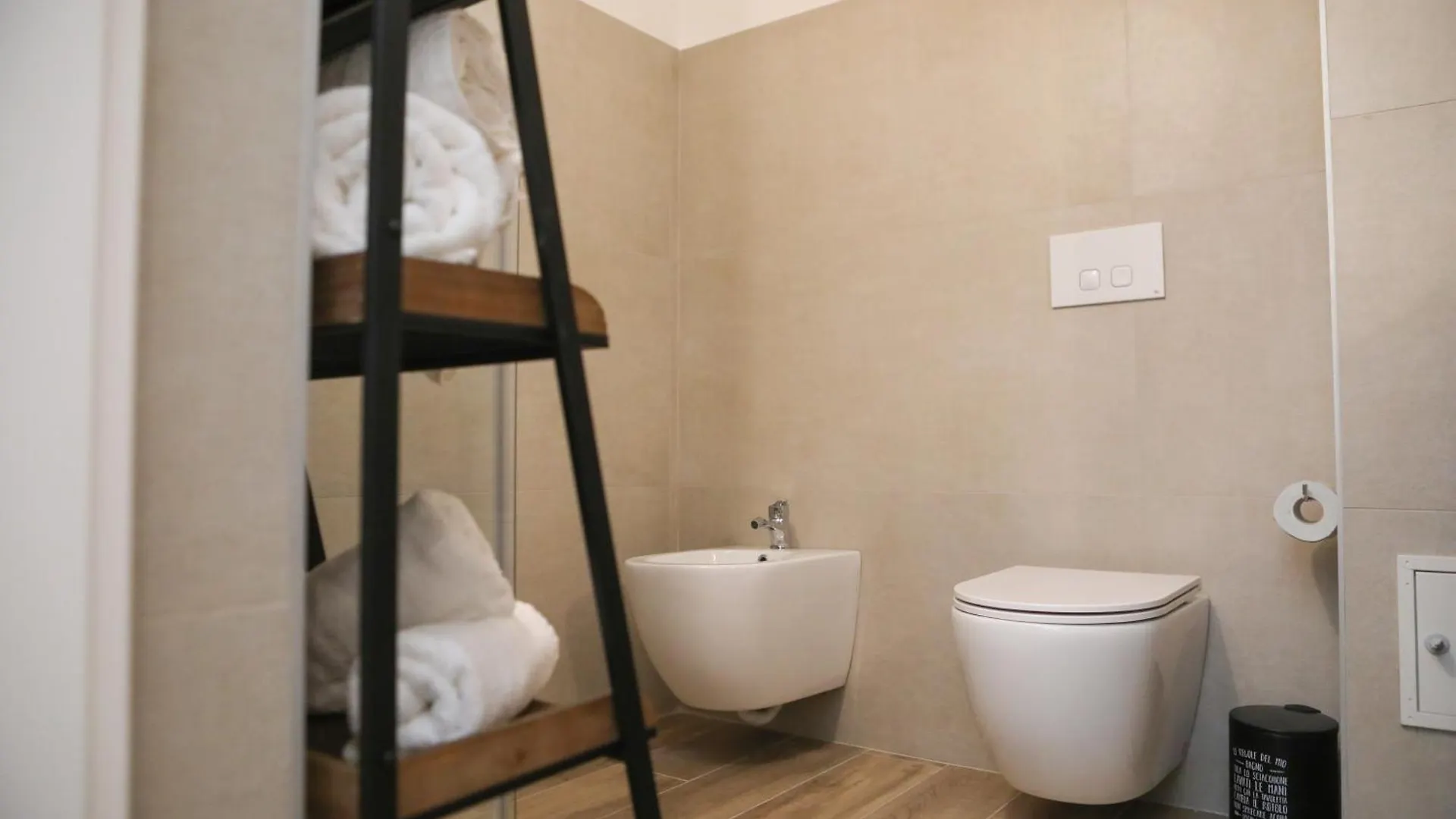 Luxury Regina 14 Apartment Bari 0*,  Italy